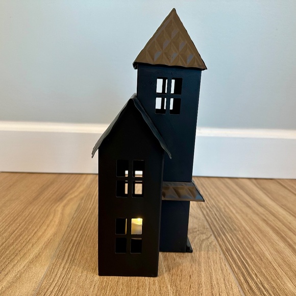 Lit Metal Haunted Mansion Halloween Metal House - Hyde & EEK! - Picture 8 of 13